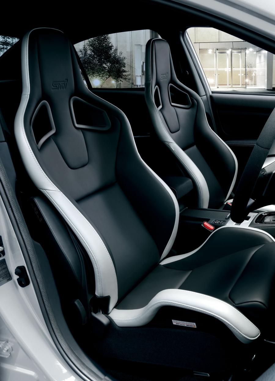 Интерьер Subaru WRX S4 tS NBR Challenge Package 2016 года  (фото 16 из 18)